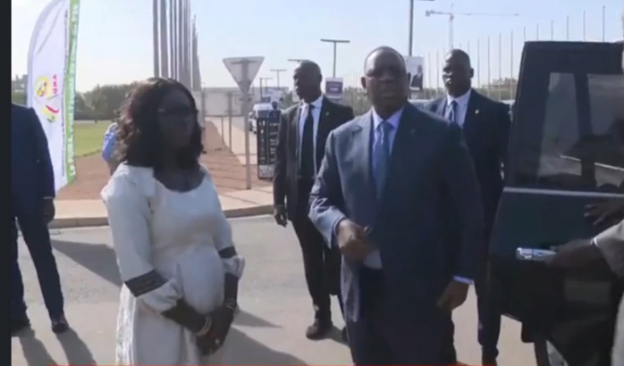 Journée nationale de l’Equité : Le chef de l’état quitte la cérémonie pour “une urgence diplomatique“ Journée nationale de l’Equité : Le chef de l’état quitte la cérémonie pour “une urgence diplomatique“