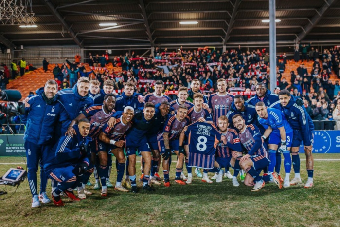 FA CUP : Nottingham Forest rend hommage à Cheikhou Kouyaté endeuillé FA CUP : Nottingham Forest rend hommage à Cheikhou Kouyaté endeuillé