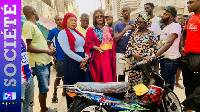 Grand-Yoff : Fatoumata Niang Ba, DG Semig S.A offre un premier lot de 35 motos Jakarta aux jeunes de la Cité Millionnaire. Grand-Yoff : Fatoumata Niang Ba, DG Semig S.A offre un premier lot de 35 motos Jakarta aux jeunes de la Cité Millionnaire.