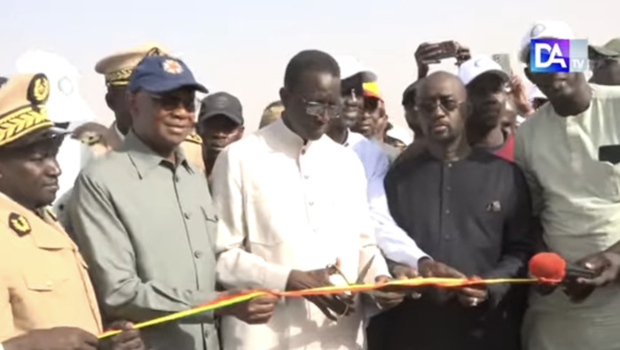 Le « Stade Iba Guèye » inauguré par le Premier ministre Amadou Bâ en compagnie du maire Galo Bâ Le « Stade Iba Guèye » inauguré par le Premier ministre Amadou Bâ en compagnie du maire Galo Bâ