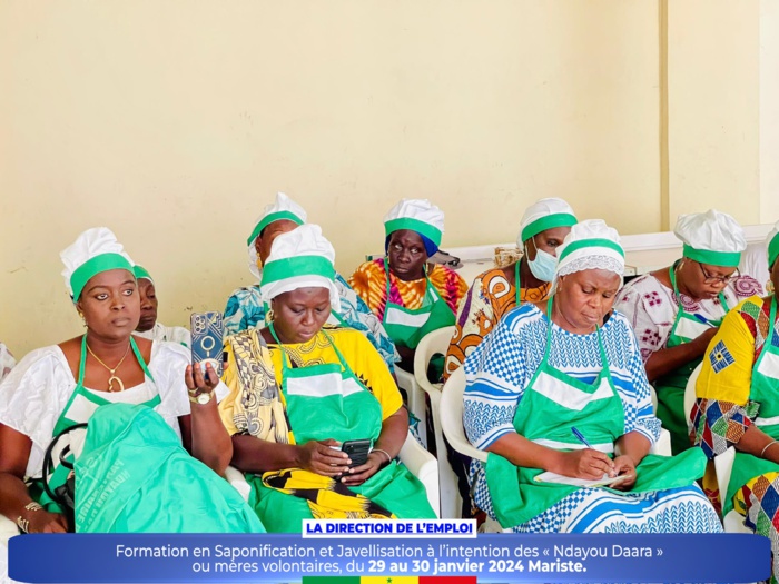DIRECTION DE L’EMPLOI - Formation en saponification et javellisation déroulée au profit des « Ndéyou Daara » ou mères volontaires DIRECTION DE L’EMPLOI - Formation en saponification et javellisation déroulée au profit des « Ndéyou Daara » ou mères volontaires