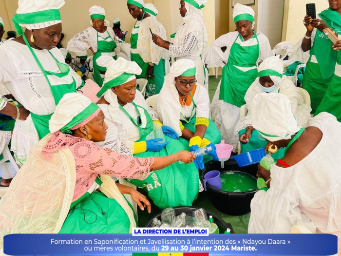 DIRECTION DE L’EMPLOI - Formation en saponification et javellisation déroulée au profit des « Ndéyou Daara » ou mères volontaires DIRECTION DE L’EMPLOI - Formation en saponification et javellisation déroulée au profit des « Ndéyou Daara » ou mères volontaires