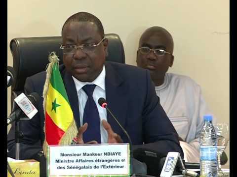 Le MAESE Mankeur N'diaye présidant la cérémonie de présentation de la 2ème édition de « L’Année diplomatique », intitulée « Le Sénégal dans le monde ».
