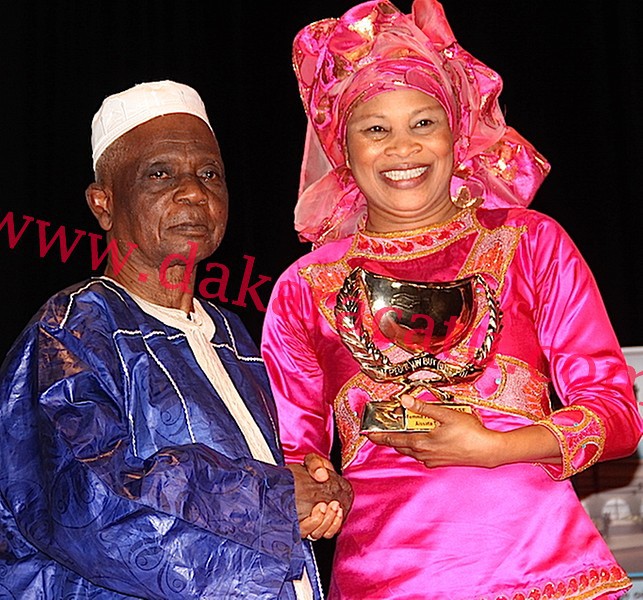 Calebasse de l'Excellence : l'Honorable député Me Aissata Tall Sall, femme de l'année 2015