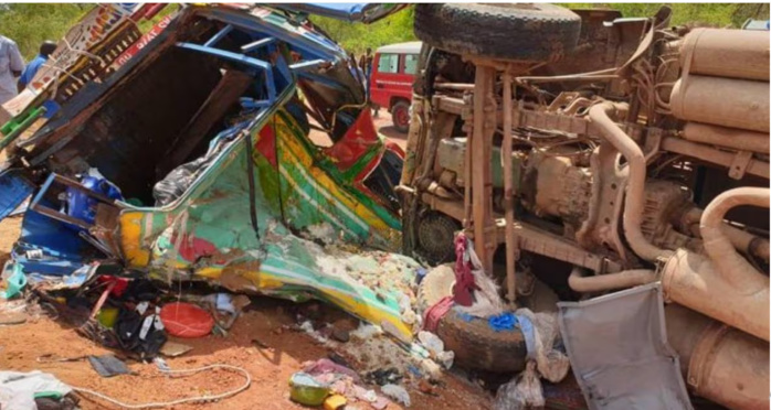 Mali: 15 morts dans la collision entre un car et un camion Mali: 15 morts dans la collision entre un car et un camion