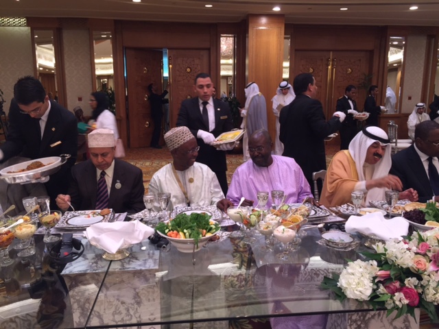 Ministre koweïtien des Affaires étrangères, Son Altesse Cheikh Sabah Al Khaled Al Ahmad Al Sabah offre un déjeuner à Mankeur Ndiaye