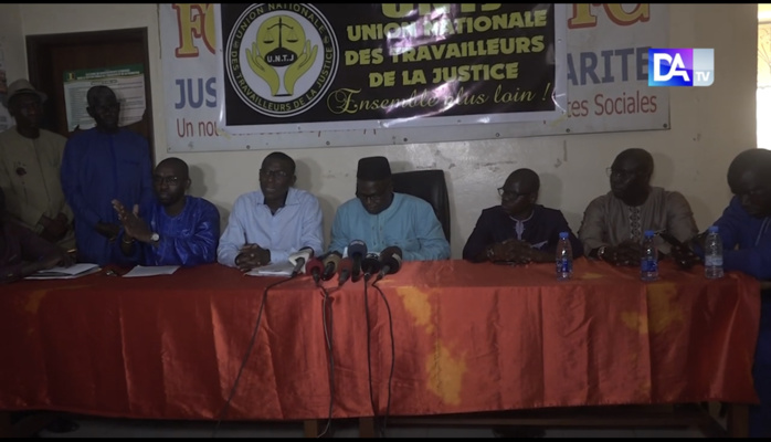 Arrestation de Me Ngagne Demba Touré : l’UNJT invite à un arrêt immédiat du travail et à une suspension des audiences en cours Arrestation de Me Ngagne Demba Touré : l’UNJT invite à un arrêt immédiat du travail et à une suspension des audiences en cours