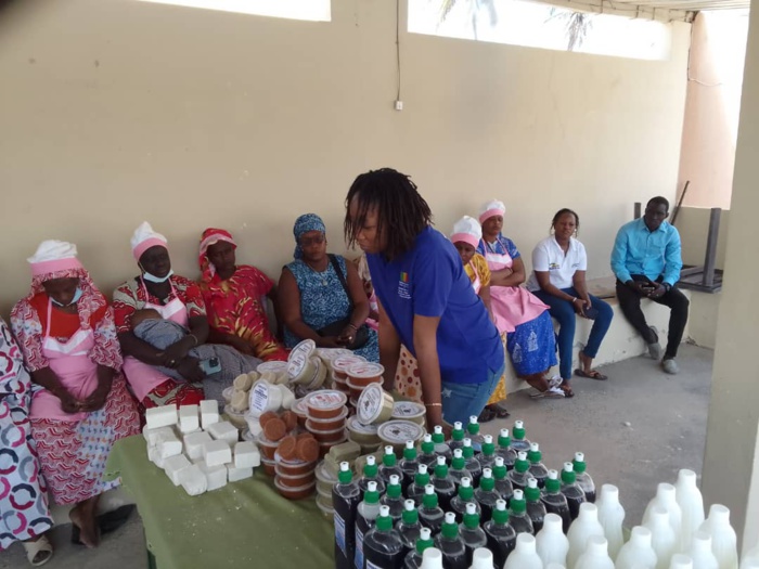 DIRECTION DE L’EMPLOI - Formation en Saponification et Javellisation au profit de la fédération FELOGIE de Dionewar DIRECTION DE L’EMPLOI - Formation en Saponification et Javellisation au profit de la fédération FELOGIE de Dionewar