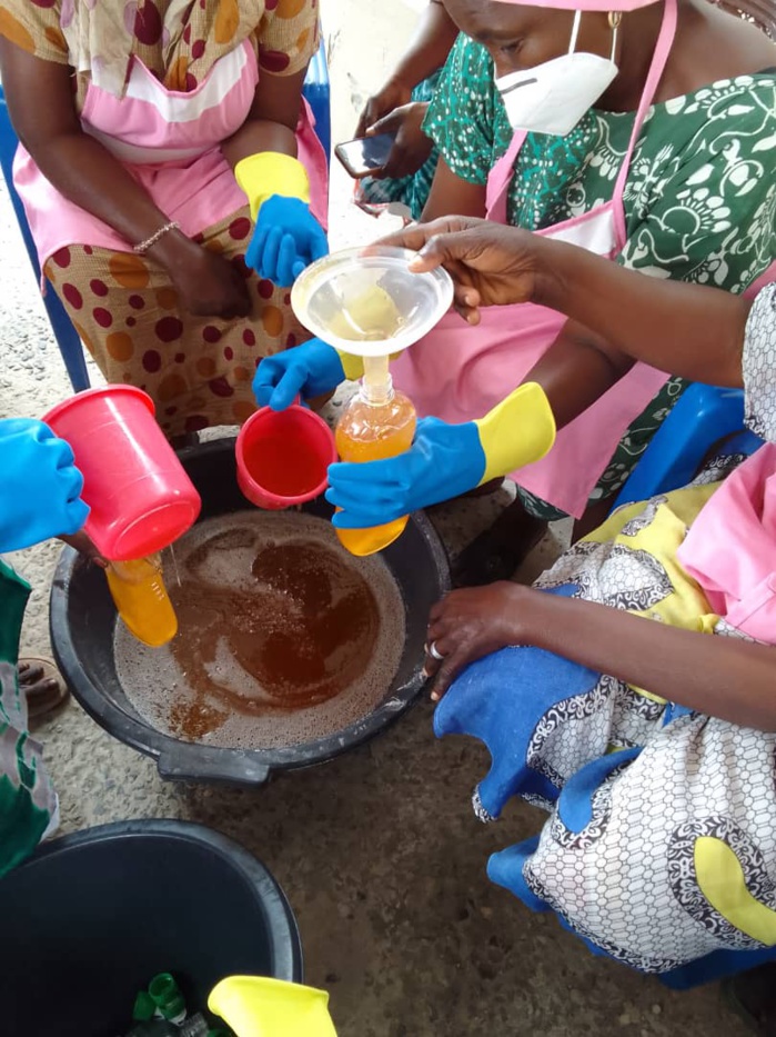 DIRECTION DE L’EMPLOI - Formation en Saponification et Javellisation au profit de la fédération FELOGIE de Dionewar DIRECTION DE L’EMPLOI - Formation en Saponification et Javellisation au profit de la fédération FELOGIE de Dionewar