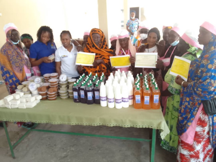 DIRECTION DE L’EMPLOI - Formation en Saponification et Javellisation au profit de la fédération FELOGIE de Dionewar DIRECTION DE L’EMPLOI - Formation en Saponification et Javellisation au profit de la fédération FELOGIE de Dionewar