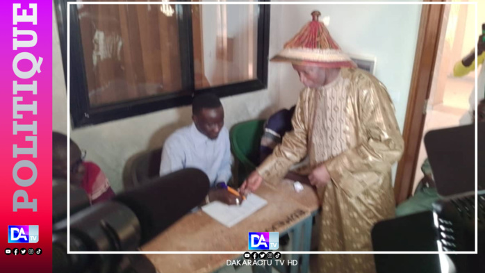 Le candidat Aly Ngouille Ndiaye effectue un vote symbolique à Linguère Le candidat Aly Ngouille Ndiaye effectue un vote symbolique à Linguère