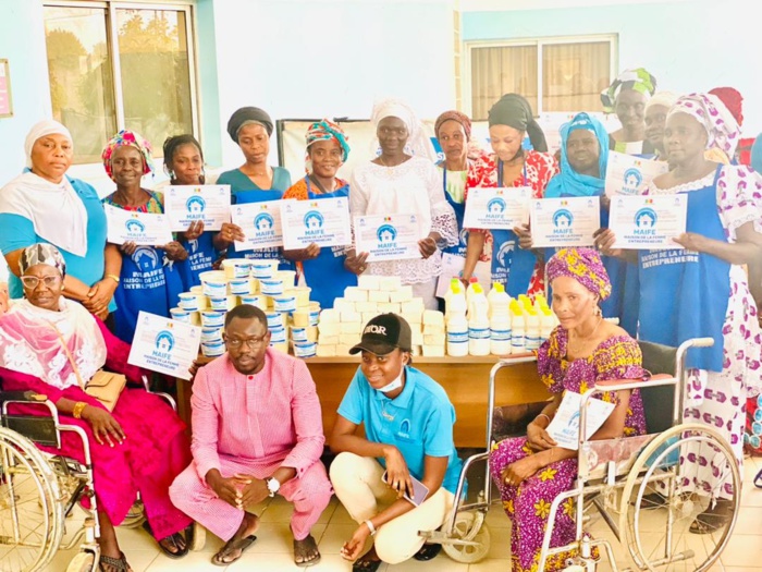 BAMBEY - Formation de 40 femmes handicapés en saponification et javellisation organisée par la Maison de la Femme Entrepreneure BAMBEY - Formation de 40 femmes handicapés en saponification et javellisation organisée par la Maison de la Femme Entrepreneure