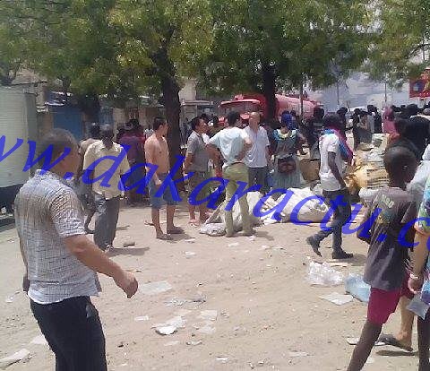 IMAGES-Leurs magasins complètement brûlés : Les chinois de Petersen déboussolés