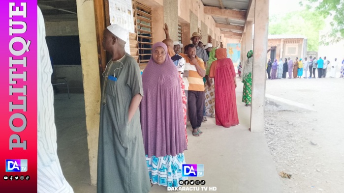 KOLDA : Les citoyens très tôt devant les bureaux de vote...