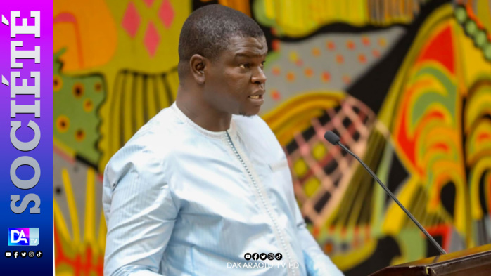 1er Mai au Palais : Bamba Kassé s'attaque aux publicités sur la dépigmentation , les émissions de rêve et de charlatanisme dans les radios et Tv ... 1er Mai au Palais : Bamba Kassé s'attaque aux publicités sur la dépigmentation , les émissions de rêve et de charlatanisme dans les radios et Tv ...