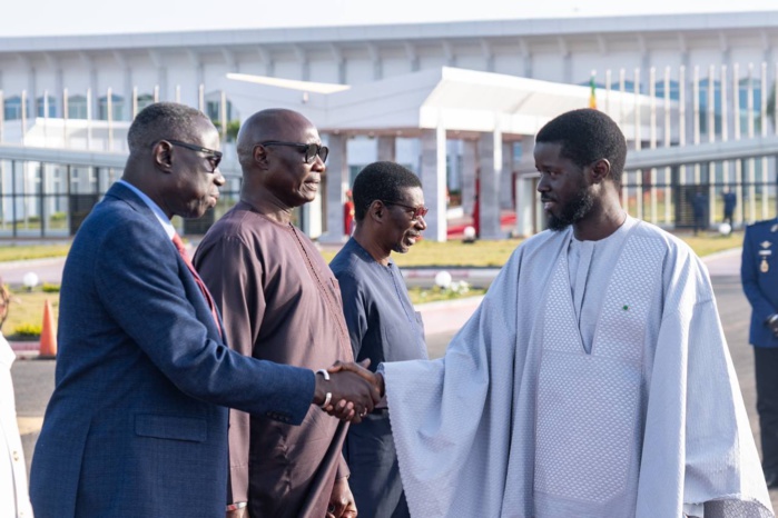 Organisation de la coopération Islamique: Le président Bassirou Diomaye Faye est arrivé en Gambie Organisation de la coopération Islamique: Le président Bassirou Diomaye Faye est arrivé en Gambie