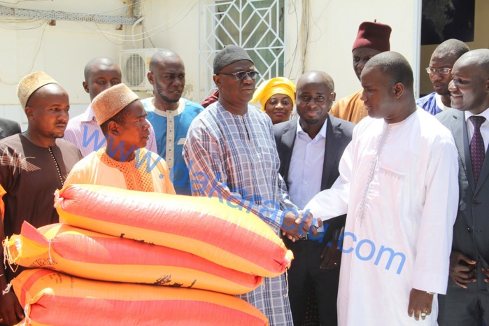 Rebeuss : le leader du parti "Rewmi" Idrissa Seck offre du « Sukerü koor » aux détenus (IMAGES) Rebeuss : le leader du parti "Rewmi" Idrissa Seck offre du « Sukerü koor » aux détenus (IMAGES)