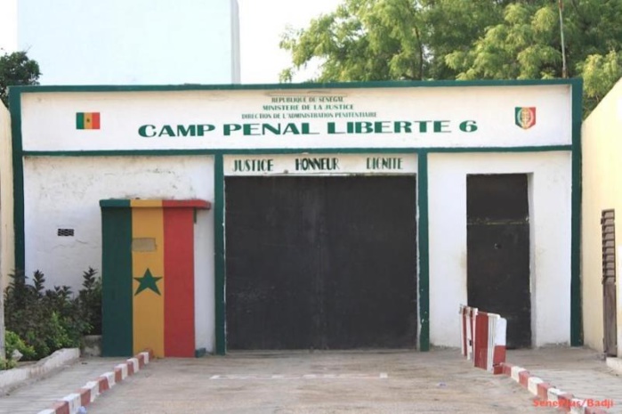 Offre et cession de drogue en milieu carcéral : Les détenus de la chambre 11 avaient introduit du chanvre indien au Camp Pénal Offre et cession de drogue en milieu carcéral : Les détenus de la chambre 11 avaient introduit du chanvre indien au Camp Pénal