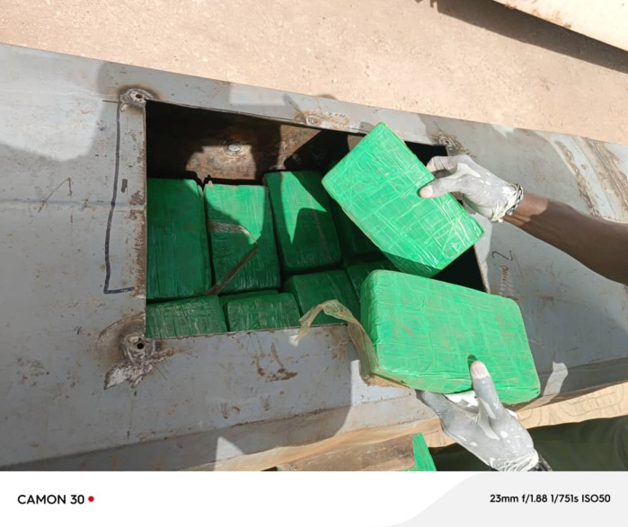 Nouvelle saisie de cocaïne à Koumpentoum: 228 plaquettes de cocaïne découvertes dans un camion d'une contrevaleur de plus de 21 milliards Fcfa Nouvelle saisie de cocaïne à Koumpentoum: 228 plaquettes de cocaïne découvertes dans un camion d'une contrevaleur de plus de 21 milliards Fcfa