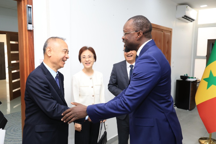 Coopération Sénégal-Chine : L'Ambassadeur Xiao Han a rencontré le Premier ministre Ousmane Sonko Coopération Sénégal-Chine : L'Ambassadeur Xiao Han a rencontré le Premier ministre Ousmane Sonko