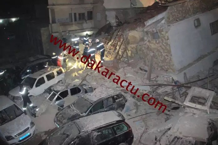 GUEULE TAPÉE : Un bâtiment s'effondre à la rue "Sans loi" 