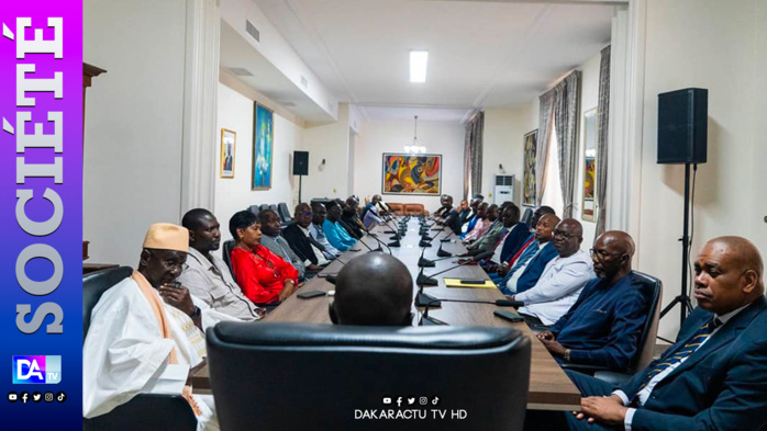 Ousmane Sonko rend hommage à son pool d’avocats : « Ils sont restés dignes, résilients et désintéressés » Ousmane Sonko rend hommage à son pool d’avocats : « Ils sont restés dignes, résilients et désintéressés »