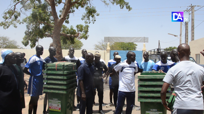 Kaolack / Images : Fallou Kébé offre un lot de 50 bacs à ordures à l’école de police 
