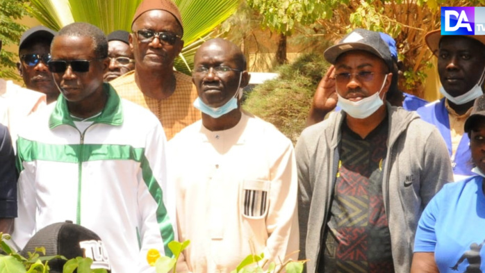 Kaolack / Images : Fallou Kébé offre un lot de 50 bacs à ordures à l’école de police Kaolack / Images : Fallou Kébé offre un lot de 50 bacs à ordures à l’école de police