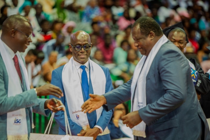 Cérémonie de graduation à l’UCAO : Thierno Alassane Sall honoré ! Cérémonie de graduation à l’UCAO : Thierno Alassane Sall honoré !
