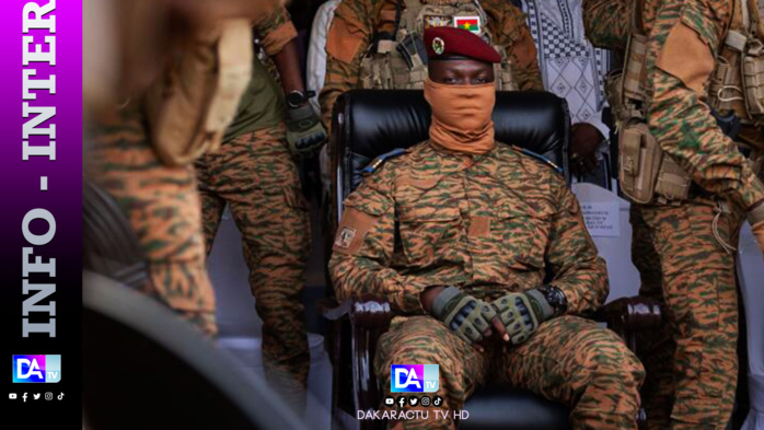 Burkina: après deux jours d'incertitudes, le capitaine Traoré s'affiche à Ouagadougou Burkina: après deux jours d'incertitudes, le capitaine Traoré s'affiche à Ouagadougou