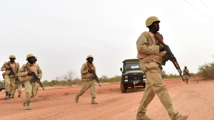 Burkina: attaque jihadiste meurtrière contre une localité près du Niger Burkina: attaque jihadiste meurtrière contre une localité près du Niger