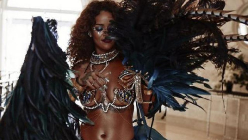 Rihanna : Ultra sexy, elle s’éclate au Carnaval de la Barbade