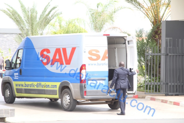 Lendemain d’alerte à la bombe au Radisson : contrôle strict à la porte, la presse indésirable