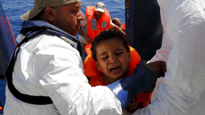 Accueillir les migrants, enterrer les victimes : l'Italie au front Accueillir les migrants, enterrer les victimes : l'Italie au front