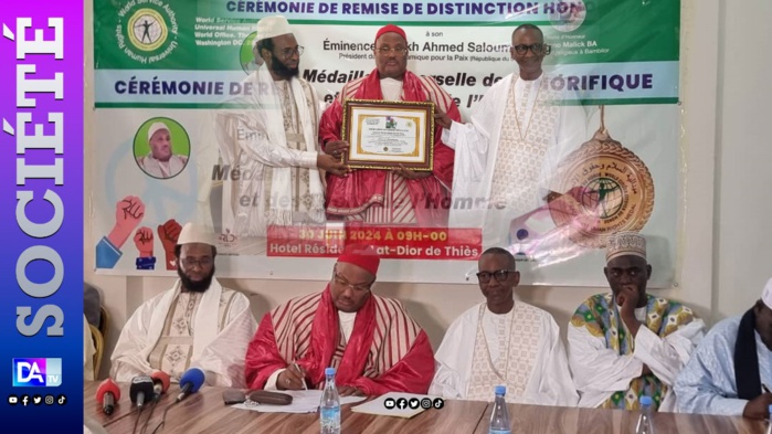 Thiès/ Remise de distinction honorifique: Cheikh Ahmed Saloum reçoit la Médaille Universelle de la Paix et des Droits de l'Homme Thiès/ Remise de distinction honorifique: Cheikh Ahmed Saloum reçoit la Médaille Universelle de la Paix et des Droits de l'Homme