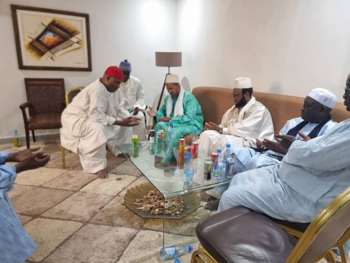 Thiès/ Remise de distinction honorifique: Cheikh Ahmed Saloum reçoit la Médaille Universelle de la Paix et des Droits de l'Homme Thiès/ Remise de distinction honorifique: Cheikh Ahmed Saloum reçoit la Médaille Universelle de la Paix et des Droits de l'Homme