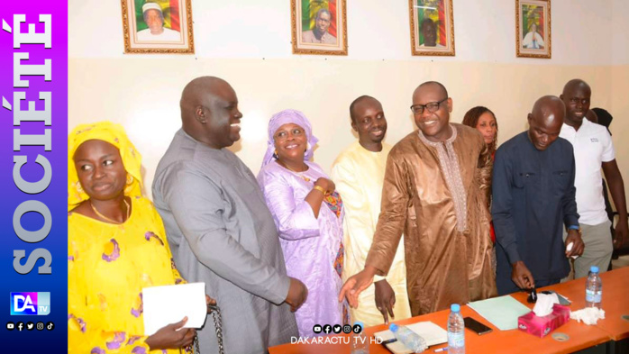 Sandiara :" L'ancien maire Serigne Gueye Diop confisque les clés de son bureau, la nouvelle équipe fait appel à un huissier" (Nakhla Tine Pdt com urbanisme et habitat...) Sandiara :" L'ancien maire Serigne Gueye Diop confisque les clés de son bureau, la nouvelle équipe fait appel à un huissier" (Nakhla Tine Pdt com urbanisme et habitat...)