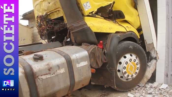 Thiénaba: Un camion finit sa course sur une maison et tue une fille de 15 ans à Keur Ibra Niane Thiénaba: Un camion finit sa course sur une maison et tue une fille de 15 ans à Keur Ibra Niane