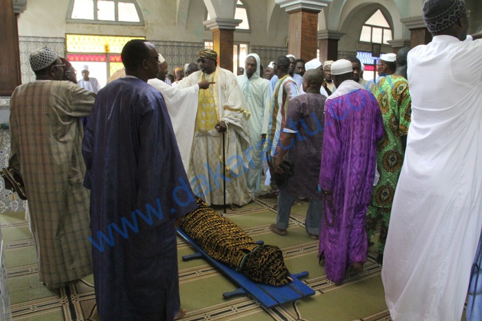 Les images de la levée du corps de Doudou N'diaye Coumba Rose à la Mosquée des Hlm 2 Les images de la levée du corps de Doudou N'diaye Coumba Rose à la Mosquée des Hlm 2