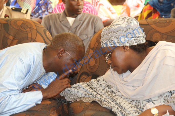 FUNÉRAILLES DE DOUDOU N’DIAYE ROSE : Chanteurs, lutteurs et politiciens présents, Bamba Fall informe sur le « camion » parti de la Médina…   ( images)