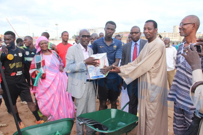 MÉDINA/GIBRALTAR : Seydou Guèye a remis des dons importants et un appui financier aux populations MÉDINA/GIBRALTAR : Seydou Guèye a remis des dons importants et un appui financier aux populations