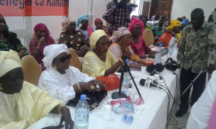 Thiès : Les femmes de Rewmi taclent Macky Sall et son ministre conseiller Youssou N'dour
