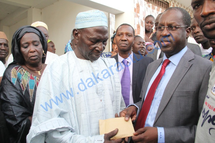 Dégâts causés sur le littoral : Abdou karim Sall au chevet de la population de Mbao. Dégâts causés sur le littoral : Abdou karim Sall au chevet de la population de Mbao.