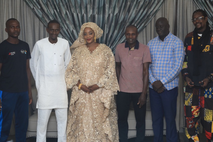 Grand Magal 2024: Serigne Bassirou Khadim Awa Ba et épouse en complicité avec leurs invités. Grand Magal 2024: Serigne Bassirou Khadim Awa Ba et épouse en complicité avec leurs invités.