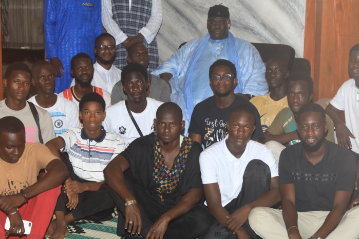 Grand Magal 2024: Serigne Bassirou Khadim Awa Ba et épouse en complicité avec leurs invités. Grand Magal 2024: Serigne Bassirou Khadim Awa Ba et épouse en complicité avec leurs invités.