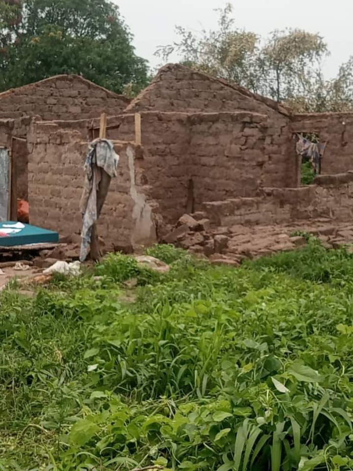 KOLDA : La pluie de la nuit dernière a fait d'innombrables dégâts dans la région...des blessés... KOLDA : La pluie de la nuit dernière a fait d'innombrables dégâts dans la région...des blessés...