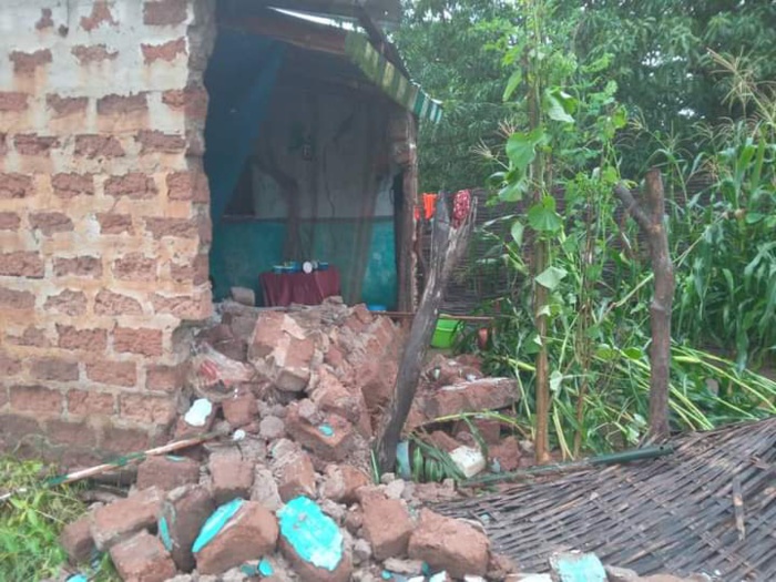 KOLDA : La pluie de la nuit dernière a fait d'innombrables dégâts dans la région...des blessés... KOLDA : La pluie de la nuit dernière a fait d'innombrables dégâts dans la région...des blessés...
