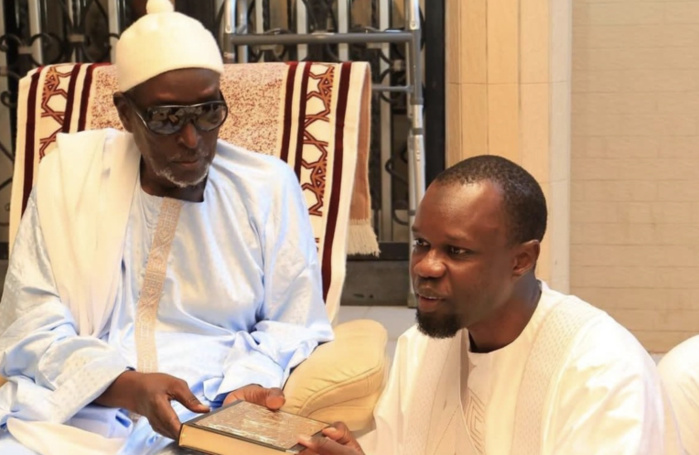 TOUBA - Ousmane Sonko a présenté ses condoléances à la famille de Serigne Saliou suite au rappel à Dieu de Sokhna Walo TOUBA - Ousmane Sonko a présenté ses condoléances à la famille de Serigne Saliou suite au rappel à Dieu de Sokhna Walo