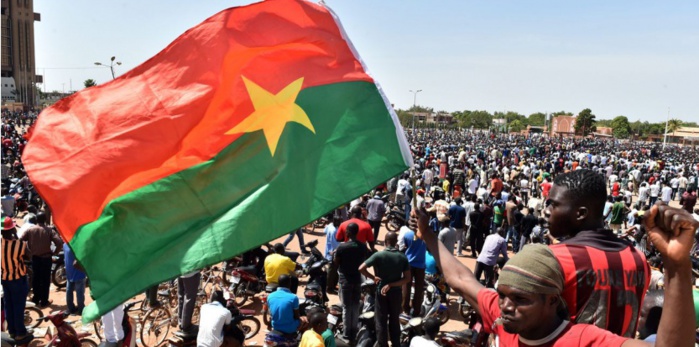 L’Union Africaine suspend le Burkina Faso à la suite du coup d’État. L’Union Africaine suspend le Burkina Faso à la suite du coup d’État.
