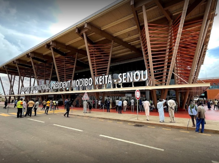 Attaque à Bamako : l'accès à l'aéroport Modibo Keita restreint (ministre des Transports) Attaque à Bamako : l'accès à l'aéroport Modibo Keita restreint (ministre des Transports)